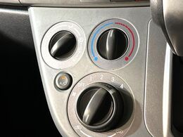 寒い冬も暑い夏も全席に快適な空調を届けてくれる、ダイヤル式エアコンを装備♪