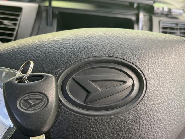 【キーレス】少し離れた場所からでもボタン一つでドアの開錠・施錠ができるのでとっても便利！ドアの鍵穴周りに傷をつけることもありません♪
