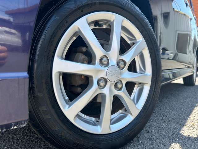 当社在庫のお車は【年式】【距離】【グレード】の条件で検索をかけていただければ、お値打ちだと自信を持っております。当社では条件よいお車をお値打ちにご提供できるように日々励んでおります。