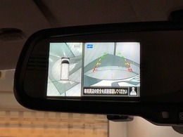 全方位モニターがついています！　車の周囲を360°安全確認できるので、普段の駐車はもちろんの事、縦列駐車や幅寄せの際にも活躍してくれますよ。