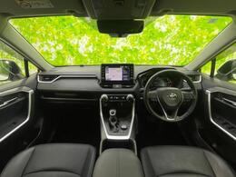 「この車の写真をもっと見たい」「状態が気になる」「この装備はついている？」どんな小さな疑問でもお気軽にお問い合わせください！