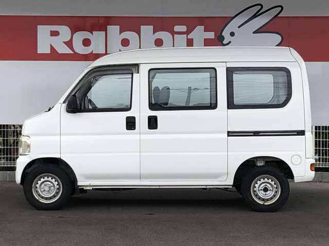 駐車場完備してございます！また店内明るい商談ルームで気軽に話しましょう！キッズコーナーも完備♪