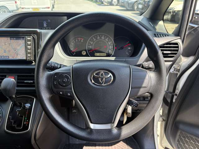 ☆ステアリングスイッチ付きで、運転中もラクラク操作☆