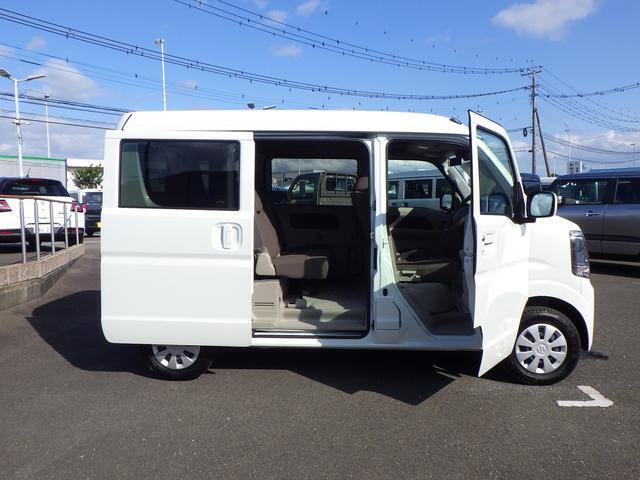 運転席・後席スライドの開口部が広く乗り降りし易いです。