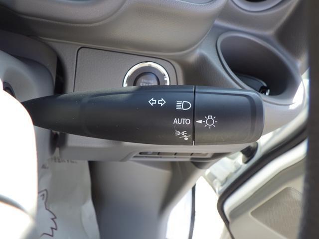 ロービーム・ハイビームを自動で切り返し、夜道でも遠くまで見通しが確保できるオートハイビーム搭載。