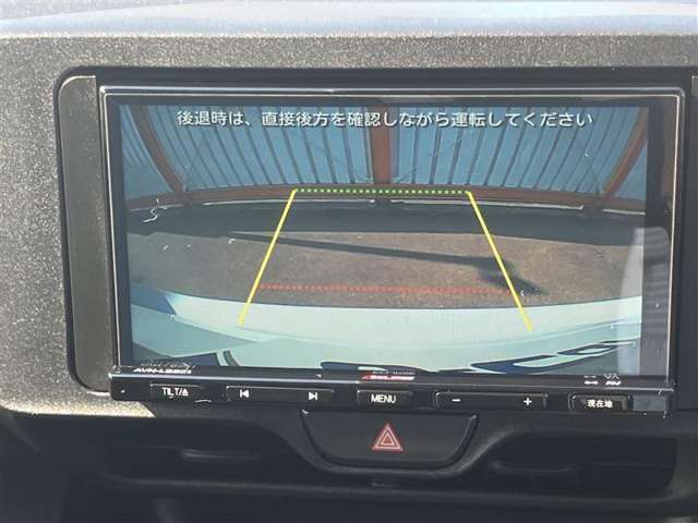 狭い駐車場や立体駐車場などもリアルに映るバックガイドモニター付でラクラク駐車♪