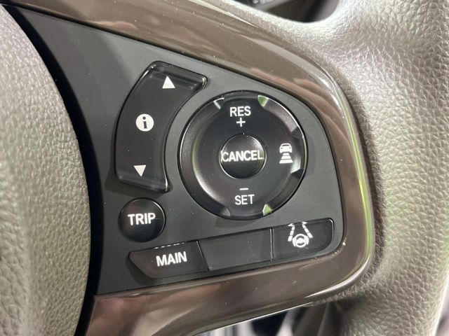 【アダプティブクルーズコントロール】高速道路での長距離走行が楽に！！自動で速度を保つクルーズコントロールが、衝突軽減システムと連携し、前方の車両を感知して車間を保つように速度調節してくれます！！