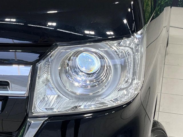 【LEDヘッドライト】悪天候や夜間走行時も良好な視界を確保し安心して運転できる高輝度LEDヘッドライトを装備！点灯速度が早く、消費電力も抑えられています。