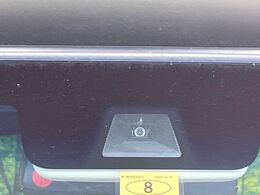 【ホンダセンシング】走行中に前方の車両等を認識し、衝突しそうな時は警報とブレーキで衝突回避と被害軽減をアシスト。より安全にドライブをお楽しみいただけます。