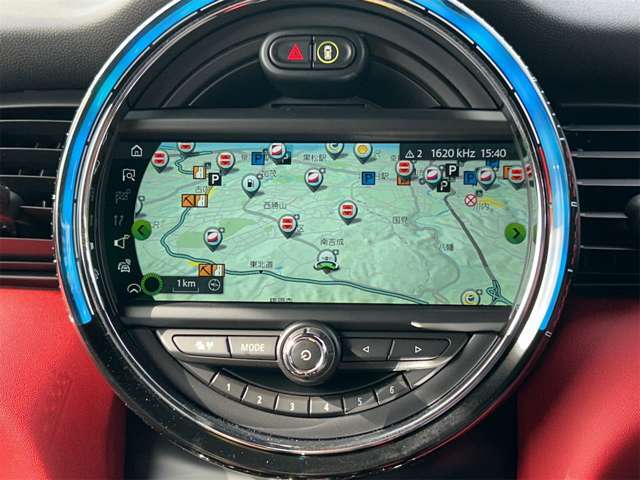 8.8インチ純正HDDナビ、ミュージックサーバー、Bluetooth、ハンズフリーフォン付。