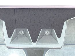 【スマートアシスト】走行中に前方の車両等を認識し、衝突しそうな時は警報とブレーキで衝突回避と被害軽減をアシスト。より安全にドライブをお楽しみいただけます。