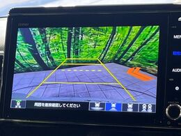 【バックカメラ】駐車時に後方がリアルタイム映像で確認できます。大型商業施設や立体駐車場での駐車時や、夜間のバック時に大活躍！運転スキルに関わらず、今や必須となった装備のひとつです！