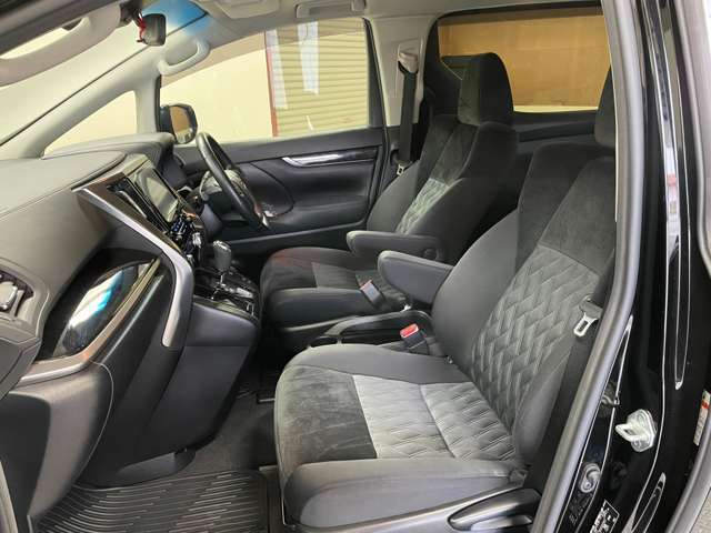 助手席も極端な使用感などなく綺麗な状態です！匂いなど気になる方は是非ご来店ください！！