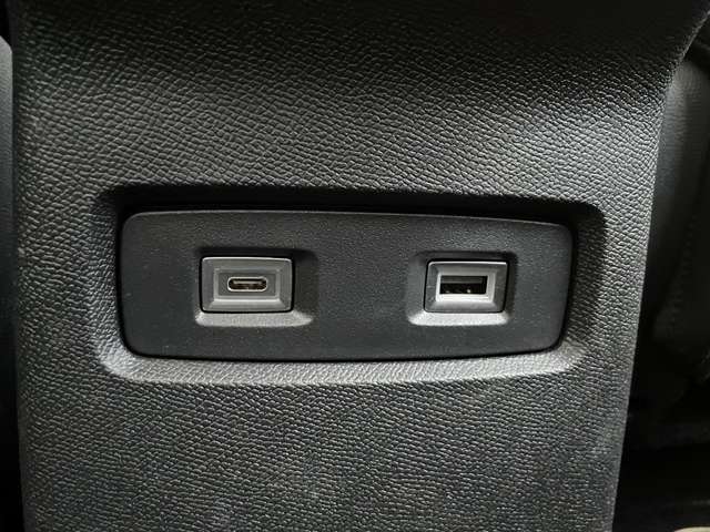 後席USB