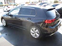 1974年初代からずっと人々の生活に寄り添うピープルズカーであり、デジタル化や電動化に対応した新型でもそのあたりは変わっていません。安全は何よりも優先をコンセプトにシンプルで心地よい史上最も良いゴルフです