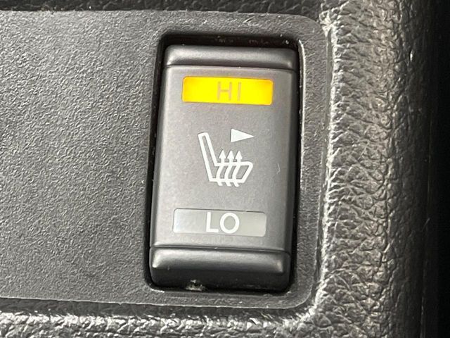 【シートヒーター】寒い日に重宝するシートヒーター！エアコンより早く温まってくれるので寒がりの人も安心ですね♪エアコンの温風は乾燥するから苦手、という方にもをおすすめです。