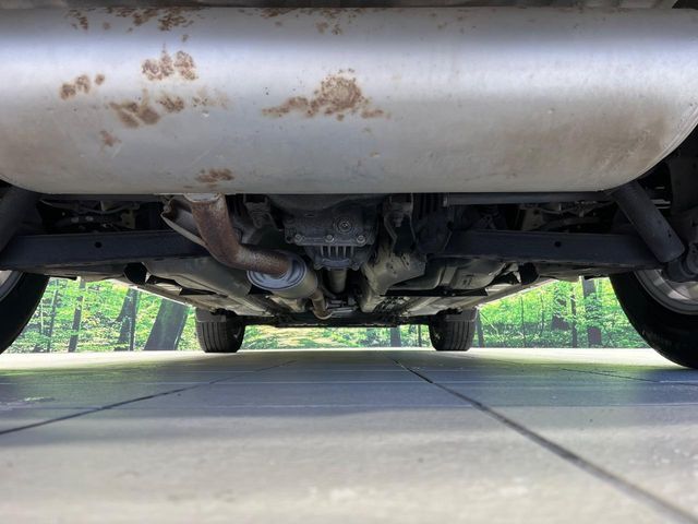 お車を安心してお乗りいただく為には、足回りの定期点検が欠かせません。サービスサポート（有償保証）では無料点検もご提供しており、安心のカーライフをお過ごしいただけるサポート体制が整っています。