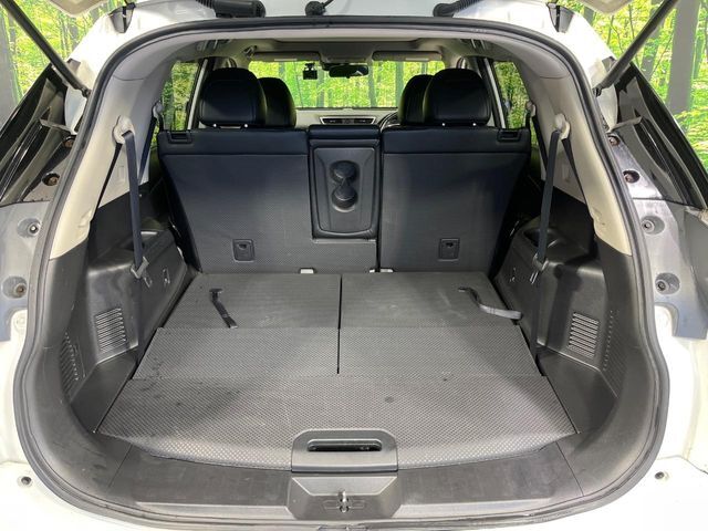 ラゲッジルームは、大容量のスペースを確保。普段のお買い物からレジャーまで、幅広く活躍してくれます！また、リアシートを倒すことでバリエーション豊かにお使いいただけます。