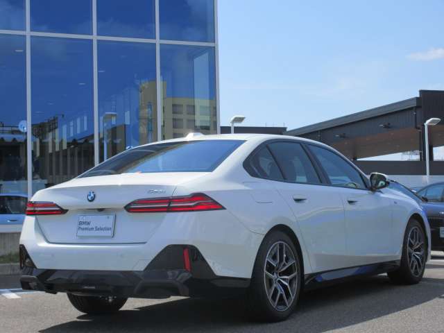 名鉄AUTOオリジナルコーティングMコートをはじめウインドフィルム施工、ドライブレコーダー取付、BMWパフォーマンスアクセサリーなど各種承ります。