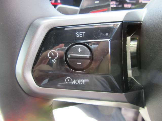 アクティブクルーズコントロール装備です。設定速度をキープしつつ、車間距離を優先し安全走行を可能と致します。長距離ドライブにマストな装備です。