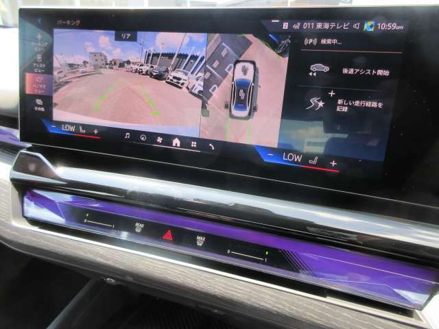 高画質のバックカメラとなります。コーナーセンサー状況と並行して確認できます。
