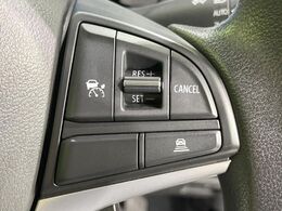 【アダプティブクルーズコントロール】高速道路での長距離走行が楽に！！自動で速度を保つクルーズコントロールが、衝突軽減システムと連携し、前方の車両を感知して車間を保つように速度調節してくれます！！