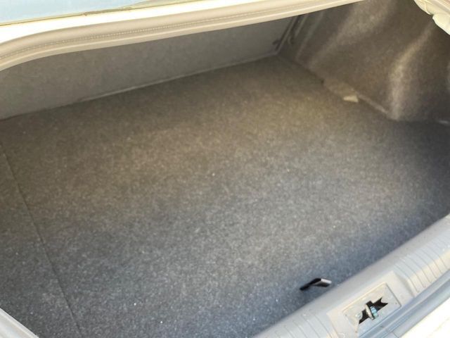 積み下ろしのしやすいデッキにはたっぷりと荷物を積み込んでいただけます。遊びから仕事まで、様々なシーンで頼れます♪