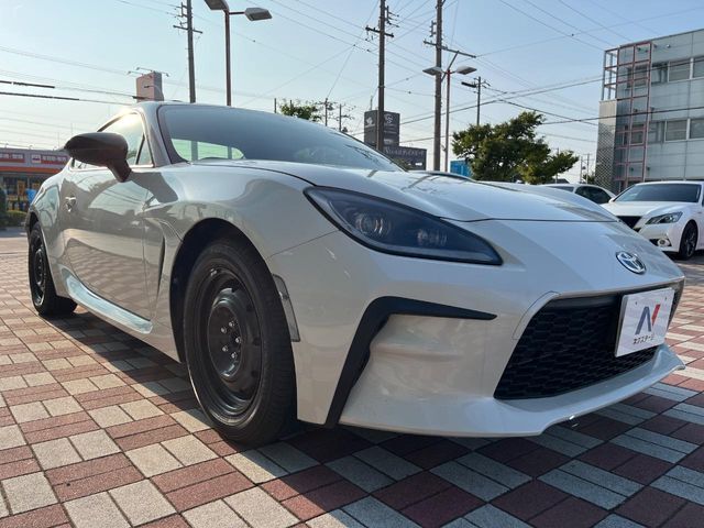 大好評のボディコーティング「弾スプラッシュコート」もご納車までに施工可能。通常のガラスコートと異なる、耐久年数6年の無機質ガラスコーティングが、ボディをキレイな状態に保ってくれます。