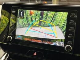 【バックカメラ】駐車時に後方がリアルタイム映像で確認できます。大型商業施設や立体駐車場での駐車時や、夜間のバック時に大活躍！運転スキルに関わらず、今や必須となった装備のひとつです！
