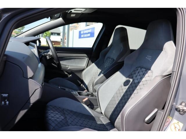 （運転席助手席）安全装備をオプションで追加するのは日本的発想。フォルクスワーゲン車はサイドエアバッグを全車標準で装備しております。