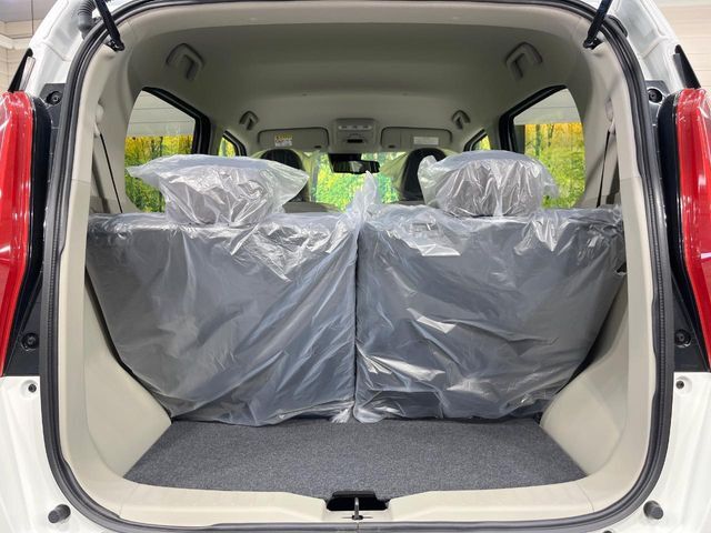普段のお買い物や通勤、送迎等に十分な荷室スペースを確保しております。セカンドシートを倒すと、大きな荷物の積載も可能です♪