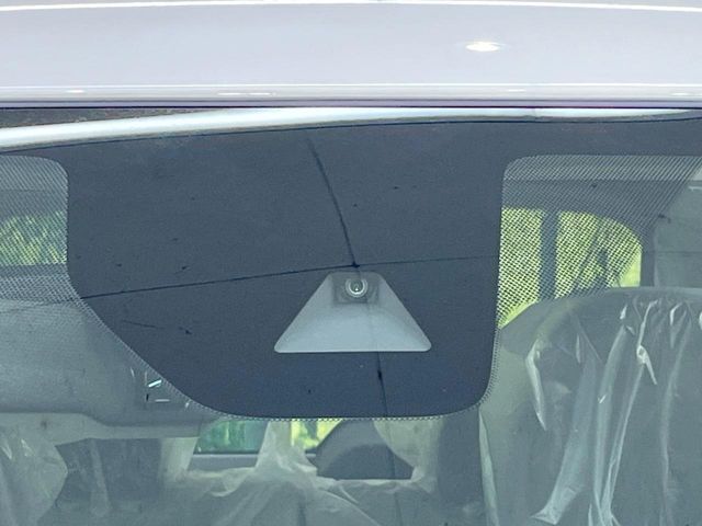 【インテリジェントエマージェンシーブレーキ】フロントカメラで前方の車両や歩行者を検知。衝突しそうな時は衝突被害軽減ブレーキが作動、衝突回避をサポート。より安全にドライブをお楽しみいただけます。
