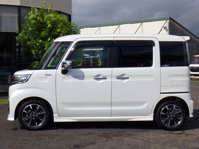 「お客様が自由にお気軽に展示車をご覧頂けるように」が当店の想いです。ご質問等ございましたら、お気軽にスタッフへ一言お掛けくださいませ！