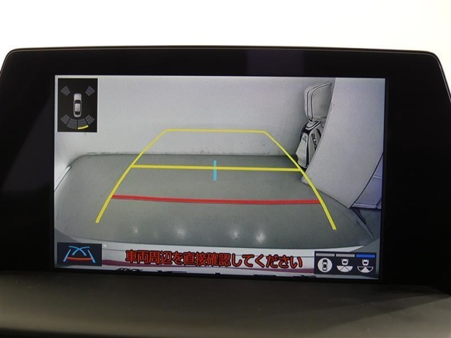 車庫入れや駐車で威力を発揮するのがバックモニター！ナビディスプレイに後ろの様子が映し出されるから安心です。