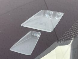 【スマートブレーキサポート】走行中に前方の車両等を認識し、衝突しそうな時は警報とブレーキで衝突回避と被害軽減をアシスト。より安全にドライブをお楽しみいただけます。