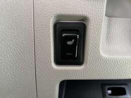 運転席にはシートヒーターが付いているので寒い時期にはありがたい機能です！