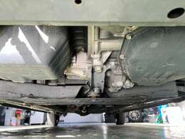 当社は自社認証整備工場も完備しており、納車前整備や一般車検・点検など、お客様が安心して長くお使い頂ける様にメンテナンス面に対して細かく整備しております。ご納車もご安心下さい