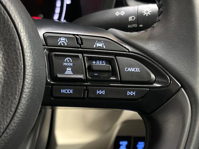 【レーダークルーズコントロール】高速道路での長距離走行が楽に！！自動で速度を保つクルーズコントロールが、衝突軽減システムと連携し、前方の車両を感知して車間を保つように速度調節してくれます！！