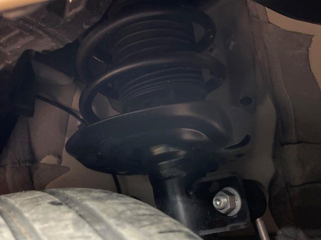 お車を安心してお乗りいただく為には、足回りの定期点検が欠かせません。サービスサポート（有償保証）では無料点検もご提供しており、安心のカーライフをお過ごしいただけるサポート体制が整っています。