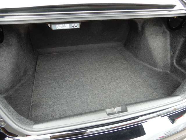 荷物もたくさん積めて便利な一台です！純正OPだったBASS WORKSのウーファーも装備！趣味にも足にもお買い物にも役立ちます！！