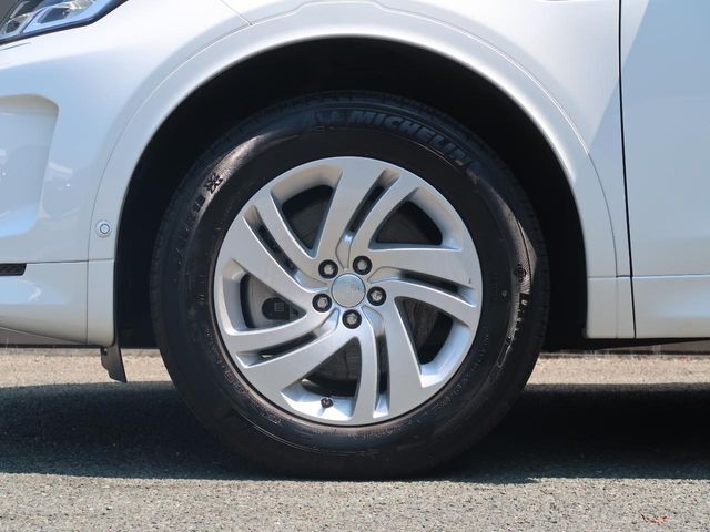 純正18インチアルミはこだわりを持ってモデル別にデザインされています。しつこい鉄粉や錆に高い効果を発揮する「ホイールコーティング」の施工も受付中！お気軽に担当営業までご相談ください。