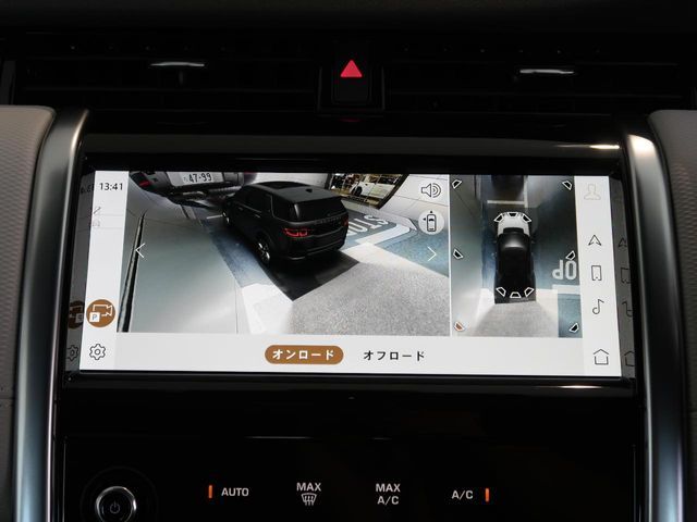 ボディの目立たない位置に設置された4台のデジタルカメラにより、車の周囲360度のオーバーヘッドビュー表示。それぞれのカメラを単独もしくは2か所表示することも可能。狭い場所や出入口なども安心できます！