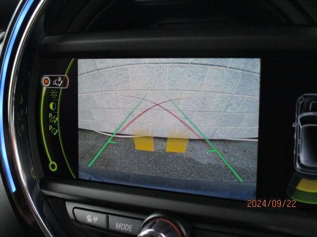 純正　社外SDナビゲーション搭載車！ナビさえあれば広範囲に行動が出来ます。モデルによりダビング機能が備わっている物もありますのでお好みの音楽を視聴しながら快適な運転をお楽しみください。