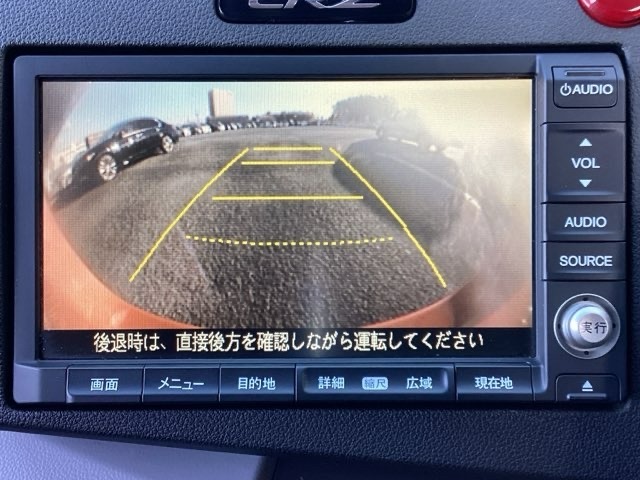 バックカメラも装備しております。車庫入れの苦手なお客様も安心！重宝してくれます！