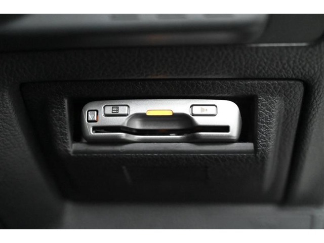 ETC車載器です。　高速・有料道路の料金をキャッシュレス、スムーズに通過できます。