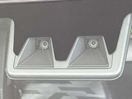 【スマートアシスト】走行中に前方の車両等を認識し、衝突しそうな時は警報とブレーキで衝突回避と被害軽減をアシスト。より安全にドライブをお楽しみいただけます。