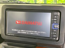 【純正ナビ】人気の純正ナビを装備。オーディオ機能も充実しており、Bluetooth接続すればお持ちのスマホやMP3プレイヤーの音楽を再生可能！毎日の運転がさらに楽しくなります！！