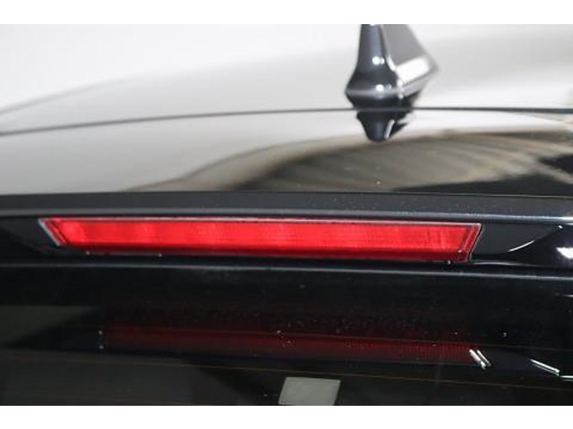 目線の高さに近いストップランプが、後続車にブレーキを踏んだことを知らせるので安全性もUPします。