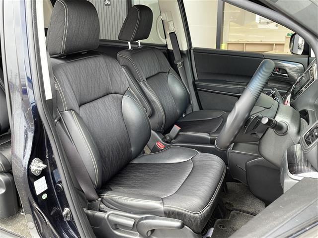 【運転席】座り心地が良いシートなので長時間の運転でも快適にお過ごしいただけます。新品のフロアマットのご注文も可能です。掲載箇所以外にご希望の写真がございましたらお気軽にお問い合わせ下さい。