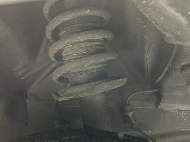お車を安心してお乗りいただく為には、足回りの定期点検が欠かせません。サービスサポート（有償保証）では無料点検もご提供しており、安心のカーライフをお過ごしいただけるサポート体制が整っています。
